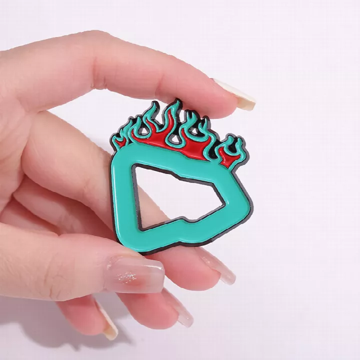 hat-clip-badge