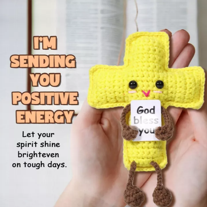 crochet-cross-decor-for-desk